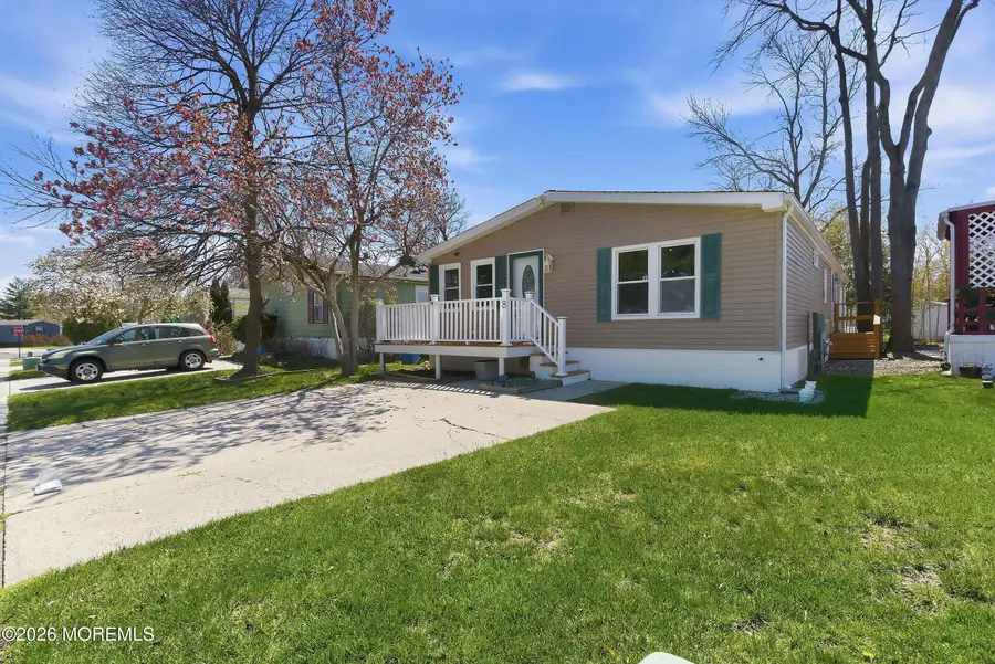 8 Longfellow Road, North Brunswick, NJ 08902 - #2