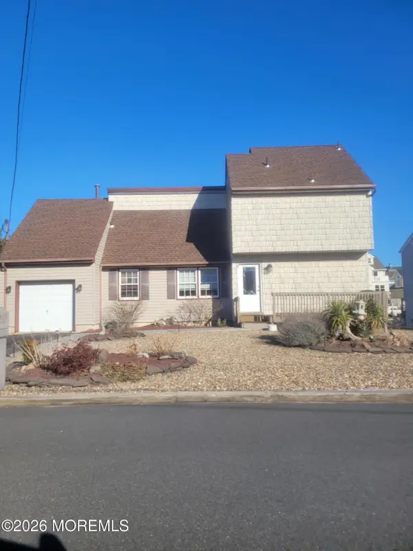 11 Sycamore Lane, Toms River, NJ 08753