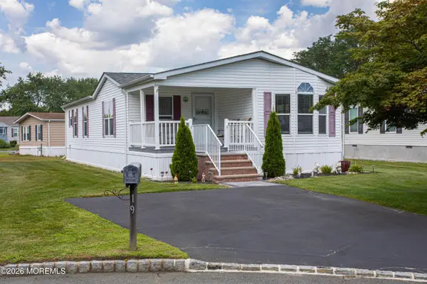 19 Sheryl Court, Spotswood, NJ 08884