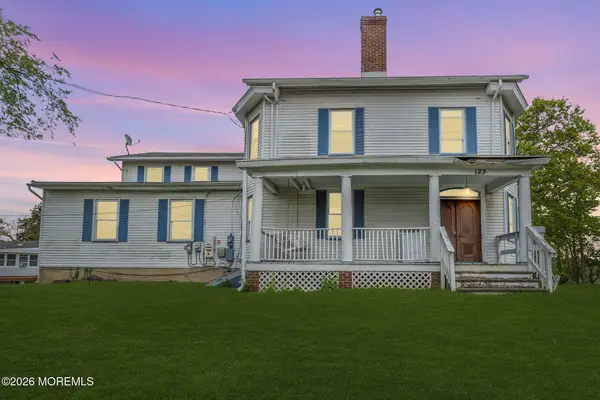 123 Reynolds Drive, Eatontown, NJ 07724