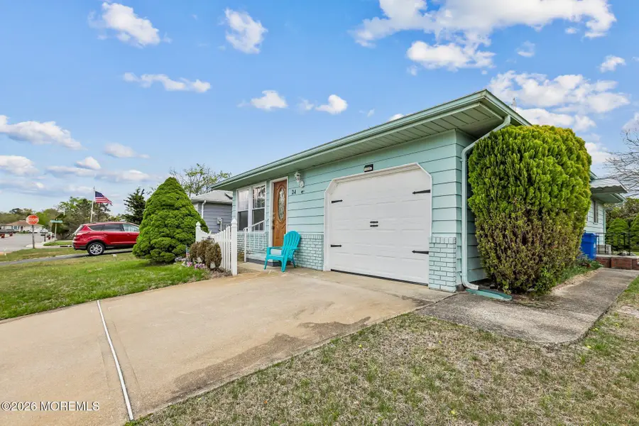24 Saint Kitts Drive, Toms River, NJ 08757 - #2