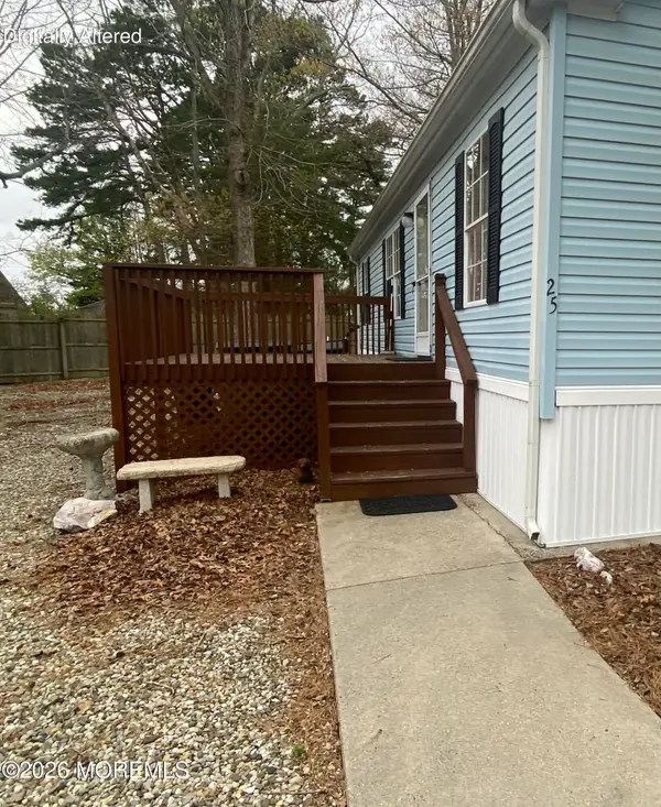 25 Oak Tree Lane, Manahawkin, NJ 08050
