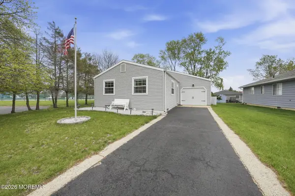 14 Picasso Court, Toms River, NJ 08757