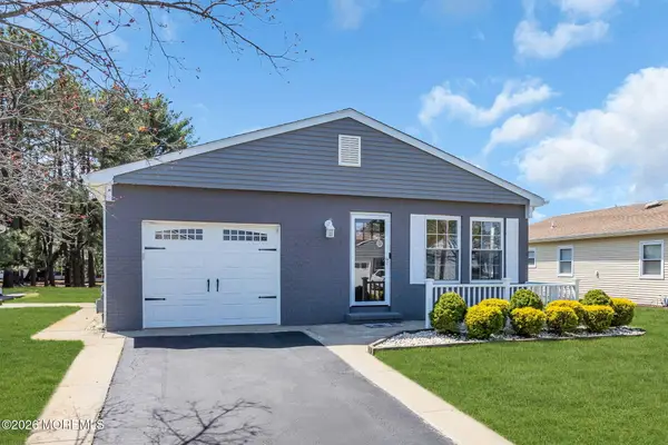 30 Pine Valley Drive, Toms River, NJ 08757