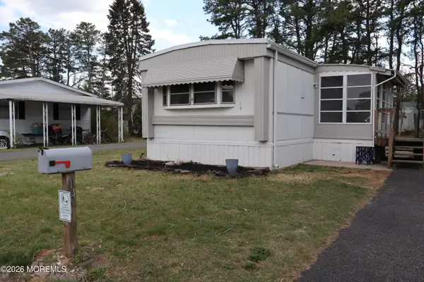 14 Kingfisher Way, Whiting, NJ 08759