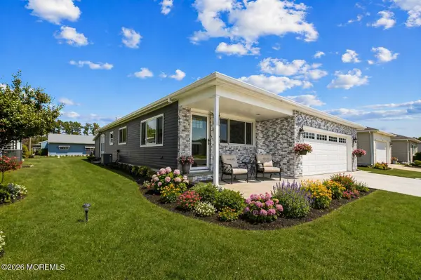 8 Tijuana Court, Berkeley, NJ 08721