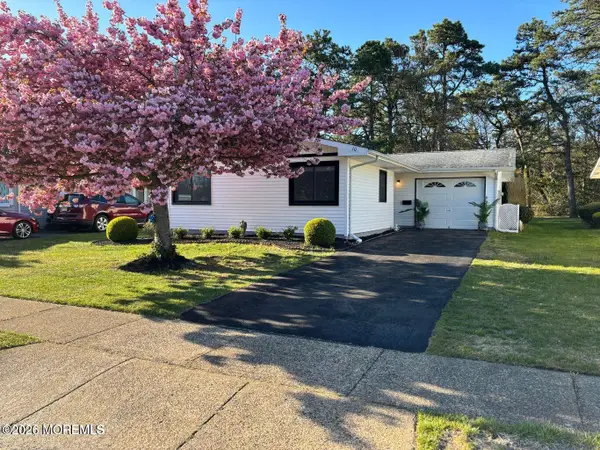 10 Whitman Street, Brick, NJ 08724