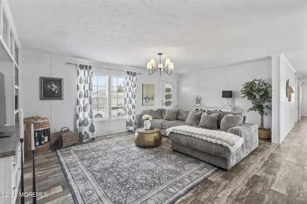 6 Southwind Circle, Jackson, NJ 08527