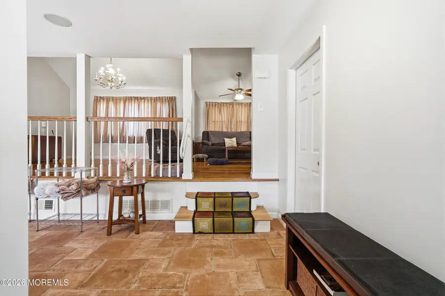 18 Barbara Lane, Oakhurst, NJ 07755 - #3