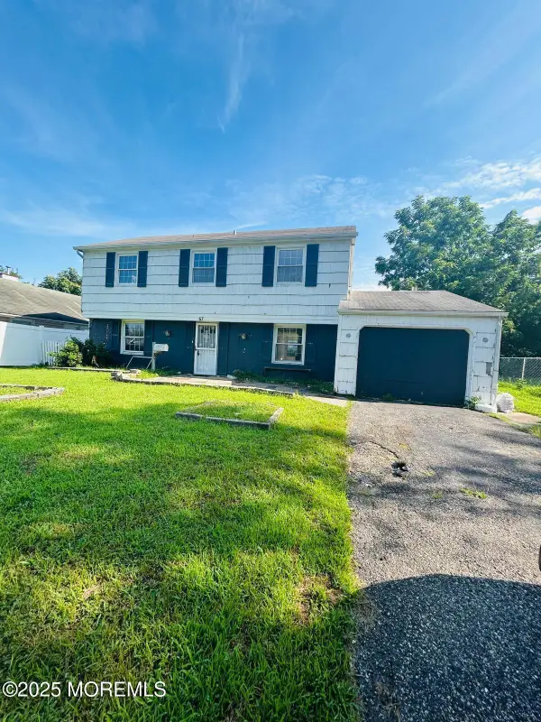 67 Parish Lane, Willingboro, NJ 08046