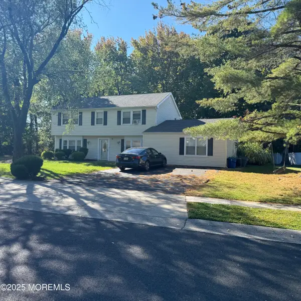28 Cypress Lane, Matawan, NJ 07747