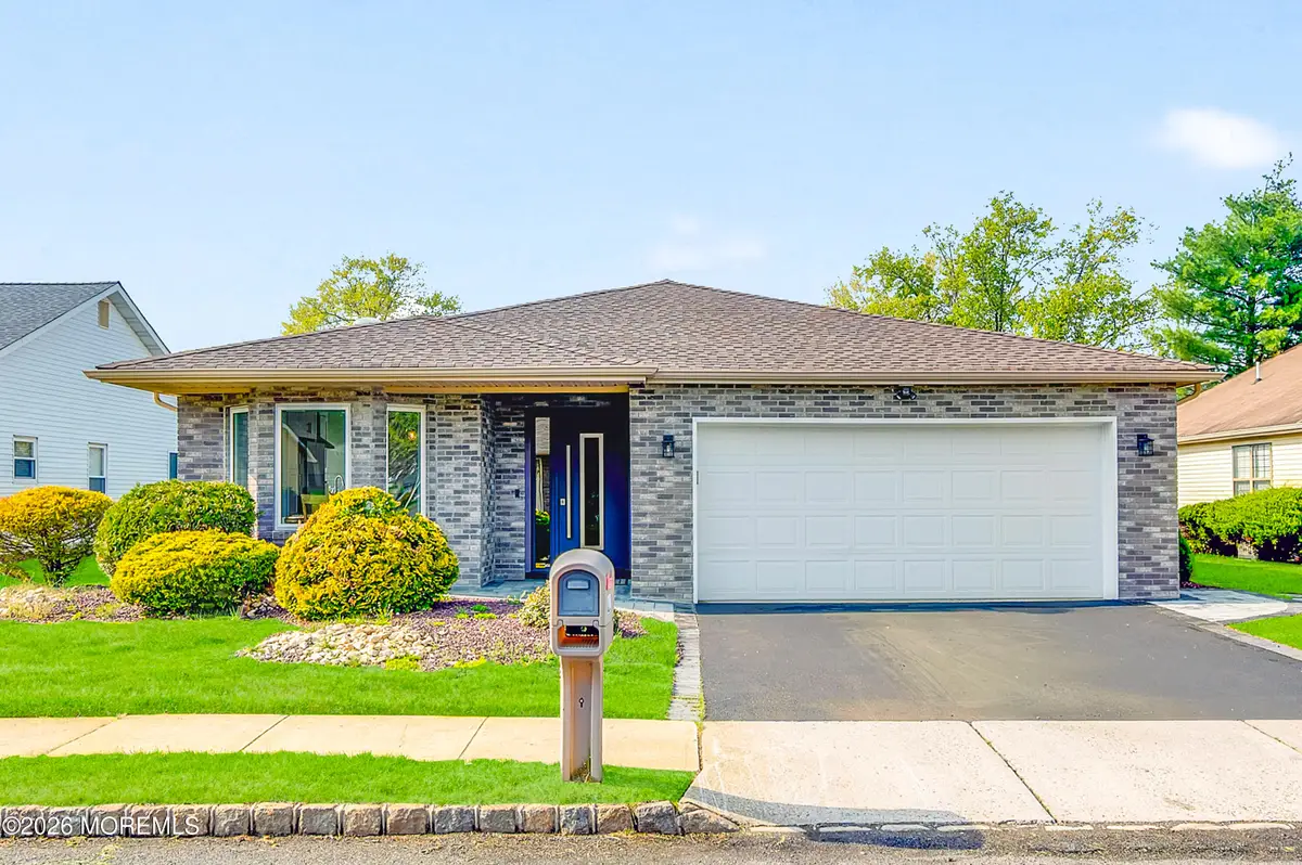 11 Hansom Lane, Marlboro, NJ 07726 - #1