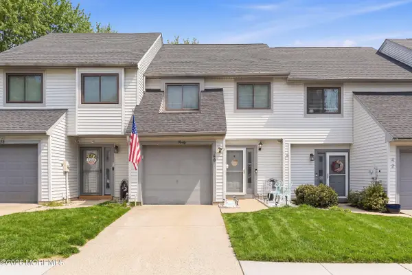 40 Lexington Circle, Matawan, NJ 07747