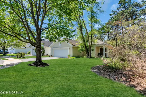 52 Summerwinds Drive, Lakewood, NJ 08701