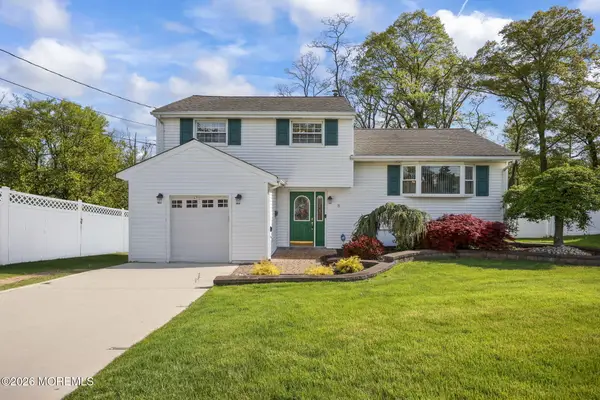 8 Dover Court, Hazlet, NJ 07730