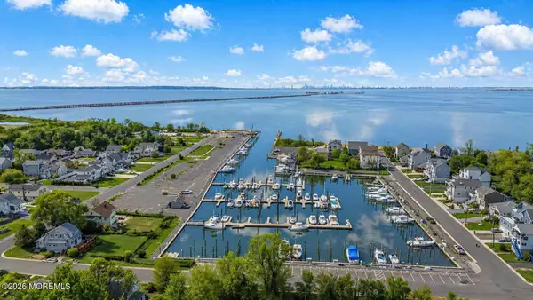 74 Center Avenue, Leonardo, NJ 07737