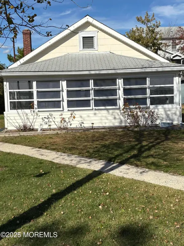 711 Riverside Drive, Toms River, NJ 08753