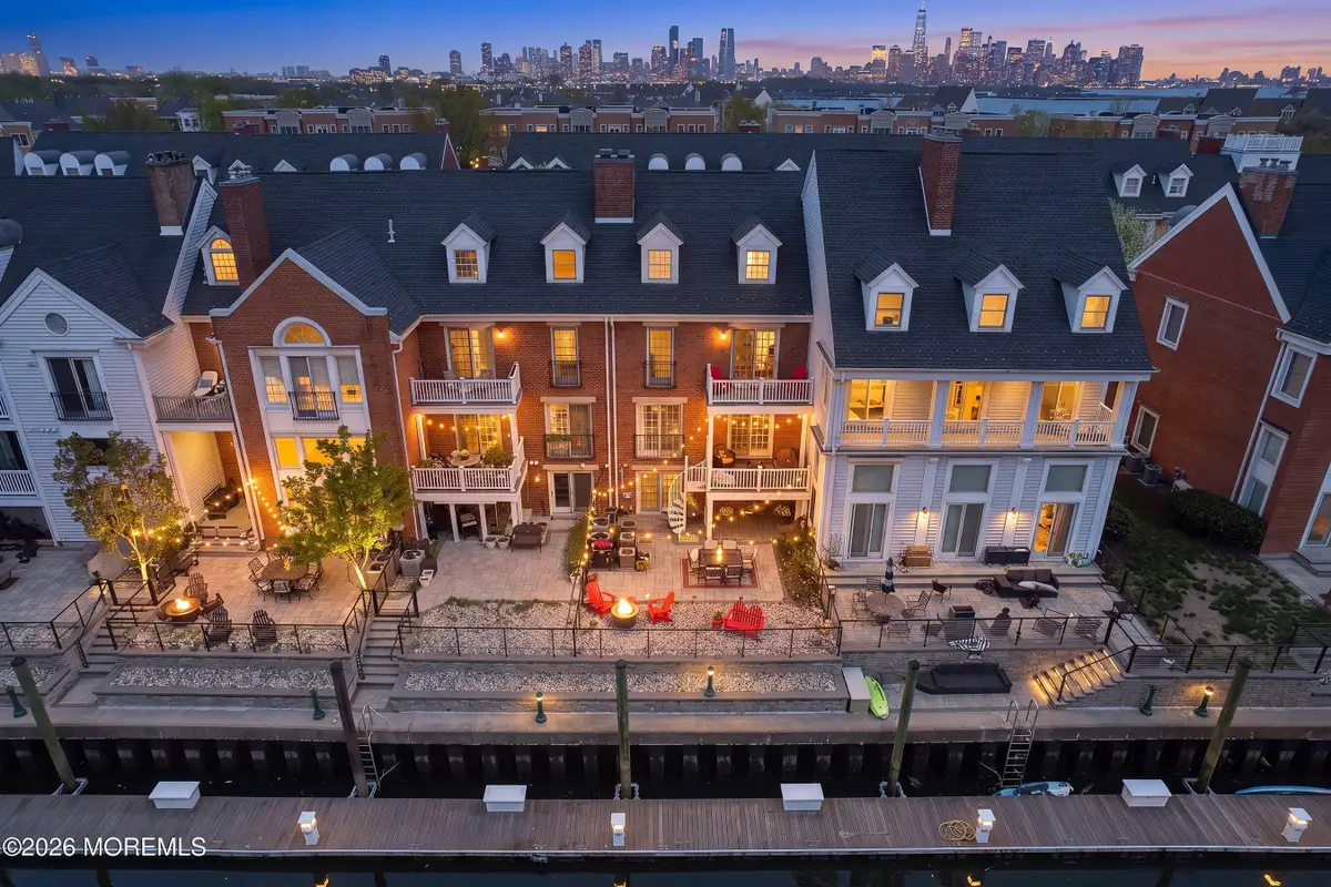 26 Half Moon Isle Isle, Jersey City, NJ 07305 - #1