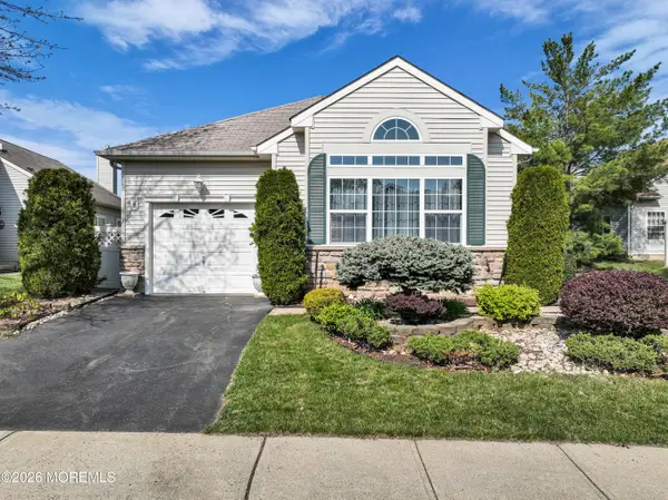 9 Florian Court, Manchester, NJ 08759