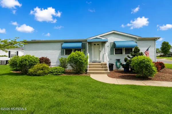 92 Cardinal Way, Freehold, NJ 07728