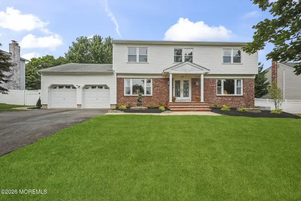 29 Tharp Lane, Marlboro, NJ 07746