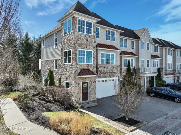 12 White Oak Lane #112, Aberdeen, NJ 07747
