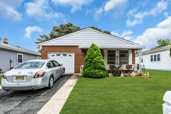 4 Brisbane Court, Toms River, NJ 08757