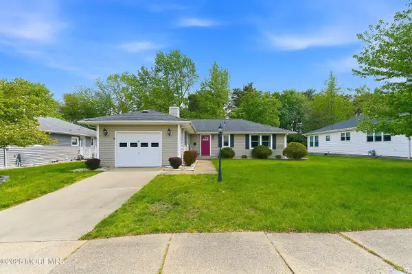 94 Guadeloupe Drive, Toms River, NJ 08757