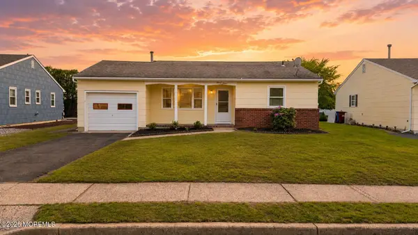 27 Norfolk Drive, Toms River, NJ 08757