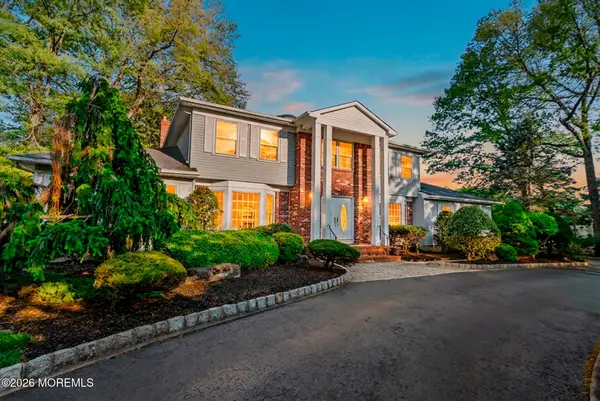 15 Eastwood Boulevard, Manalapan, NJ 07726