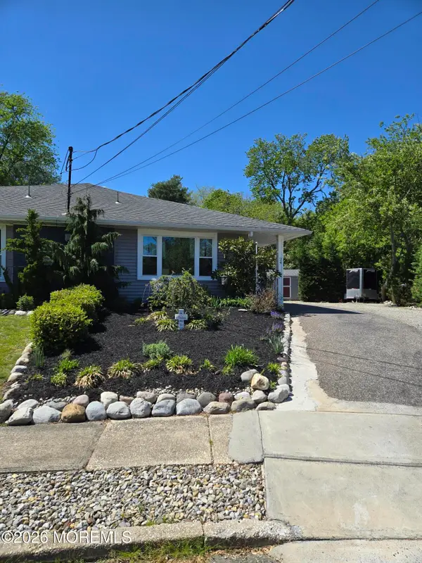 24 Newport Place, Toms River, NJ 08753
