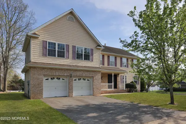 22 Roe Lane, Howell, NJ 07731