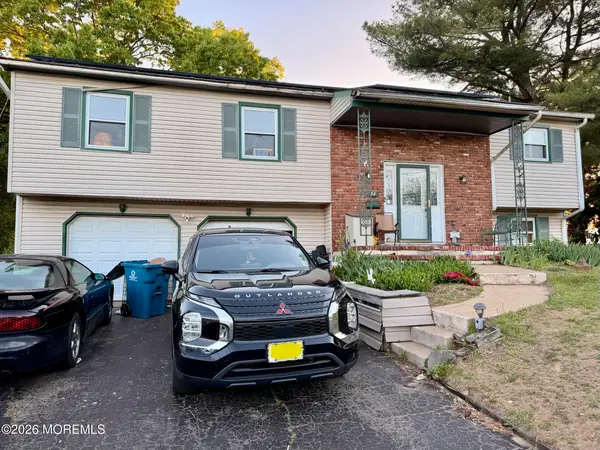 44 Longview Road, Howell, NJ 07731