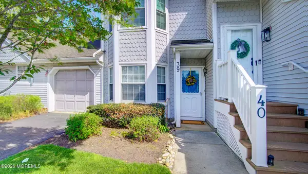 39 Poplar Place, Freehold, NJ 07728