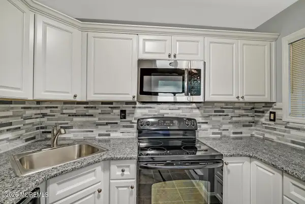 87 Arrowood Road #E, Manalapan, NJ 07726