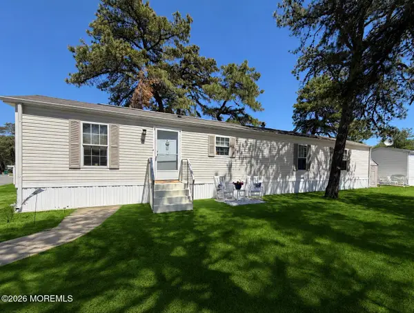 21 Bluebird Lane, Whiting, NJ 08759
