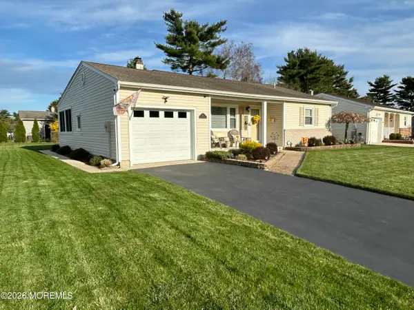 40 Stanford Drive, Toms River, NJ 08757