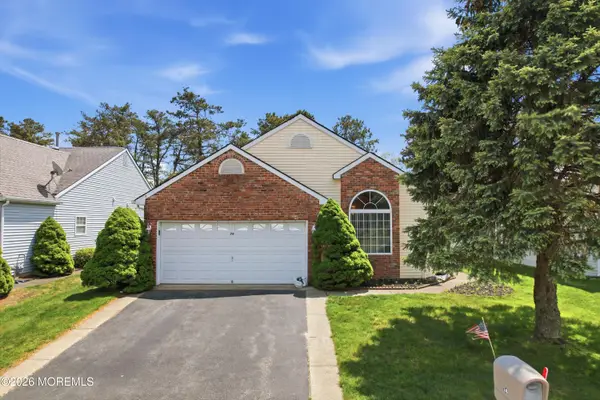74 Canterbury Lane, Toms River, NJ 08757