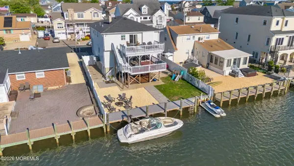 20 Lagoon Drive, Toms River, NJ 08753