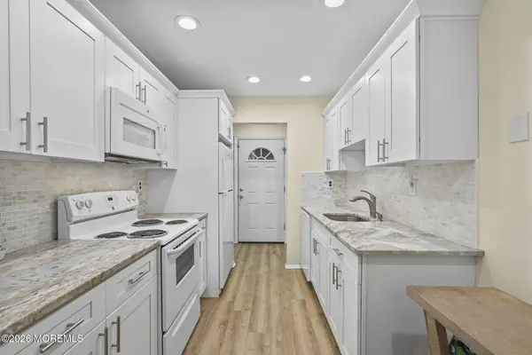 144 Cross Slope Court #B, Manalapan, NJ 07726