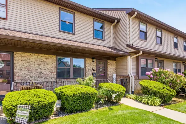 16 Village Green Way, Hazlet, NJ 07730