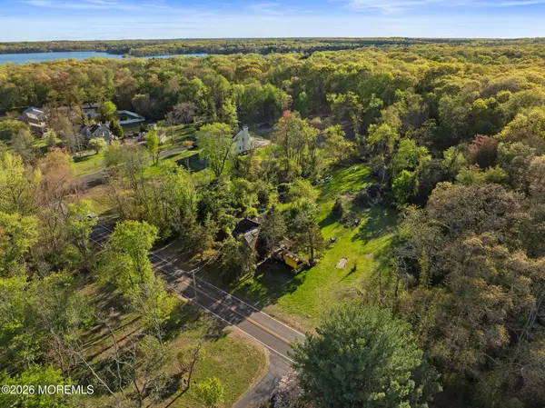 46 Richard Road, Farmingdale, NJ 07727