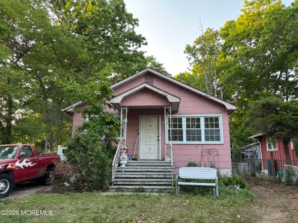 15 1st Street, Howell, NJ 07731