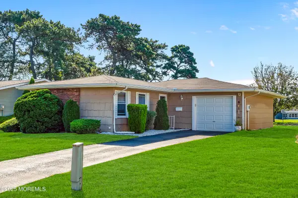 6 Heywood Court, Brick, NJ 08724