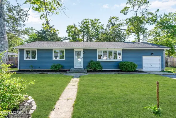 7 Center Place, Toms River, NJ 08753