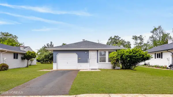 7 Bonasse Street, Toms River, NJ 08757