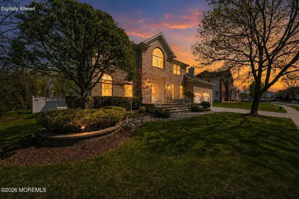 13 Bloomfield Road, Manalapan, NJ 07726