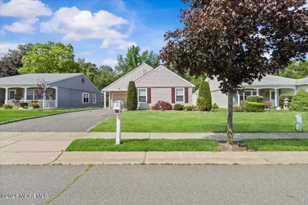 18 Banbury Avenue, Manchester, NJ 08759