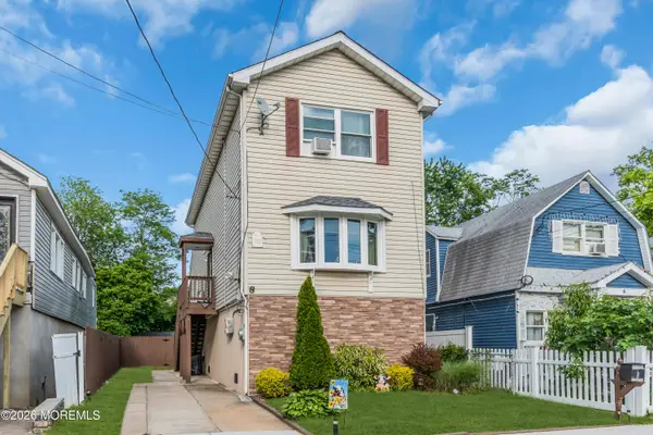 8 Lincoln Court, Keansburg, NJ 07734