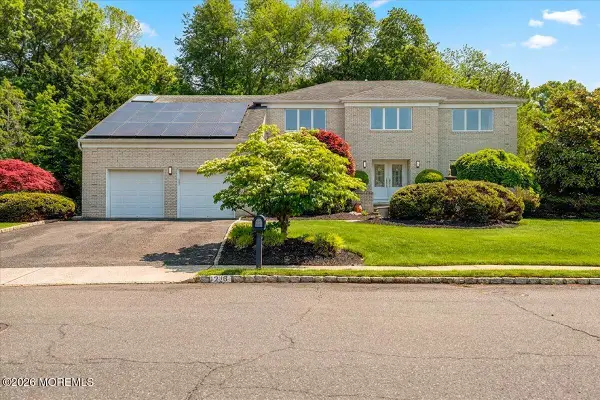 26 Ruset Lane, Farmingdale, NJ 07727